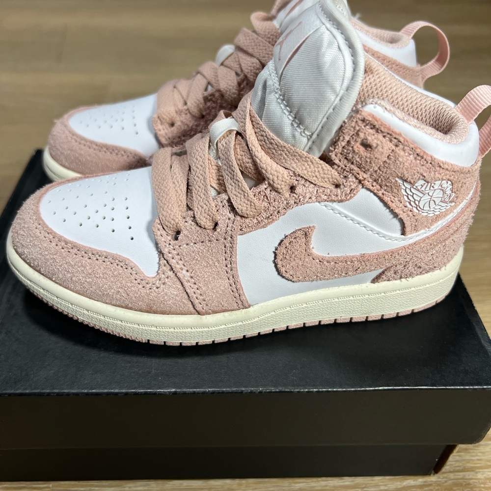 KIDS JORDAN AIR JORDAN 1
MID SE PRE-SCHOOL